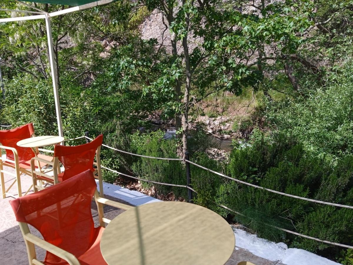 Guesthouse Eleftherios Калаврита Экстерьер фото