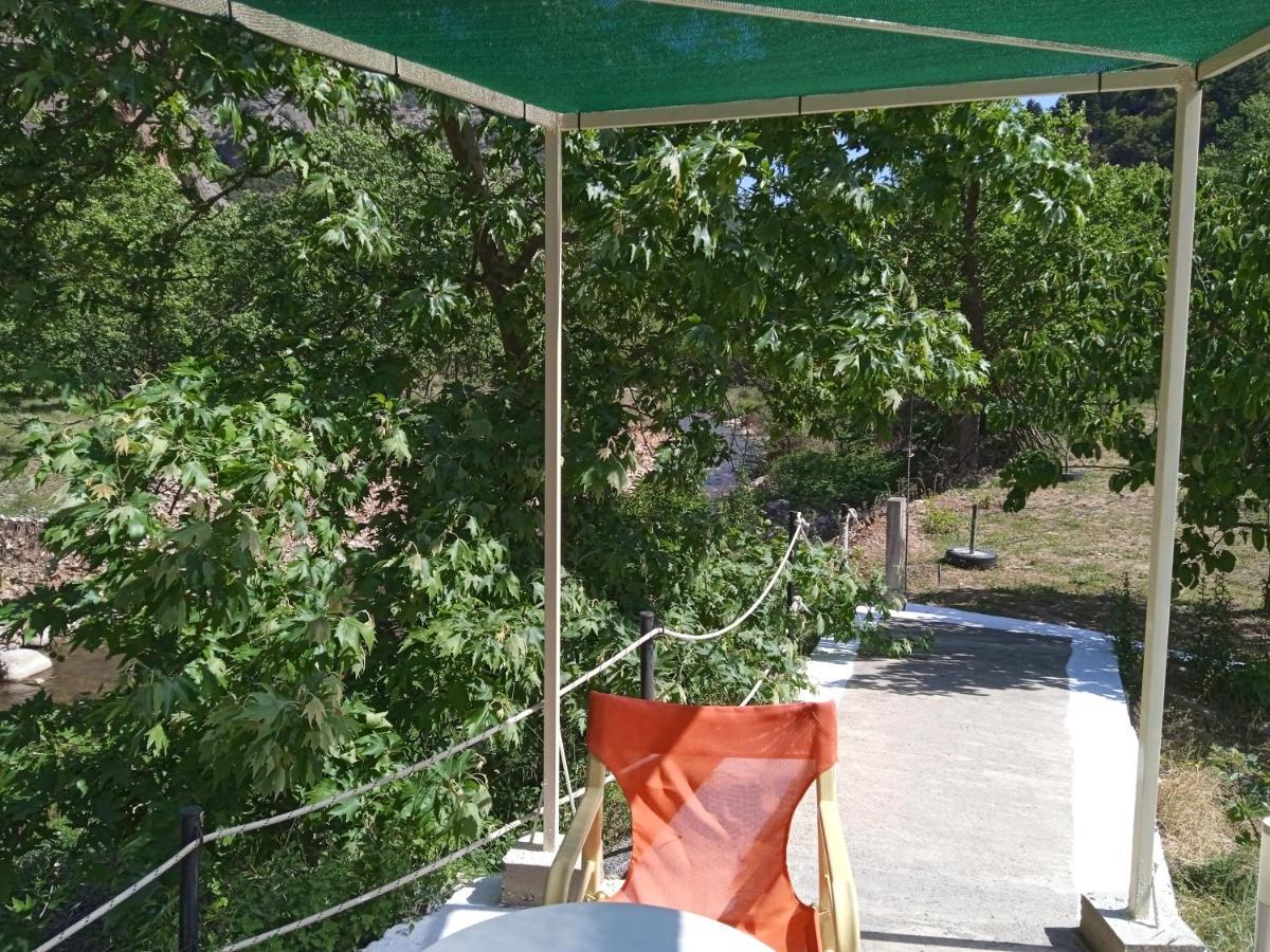 Guesthouse Eleftherios Калаврита Экстерьер фото