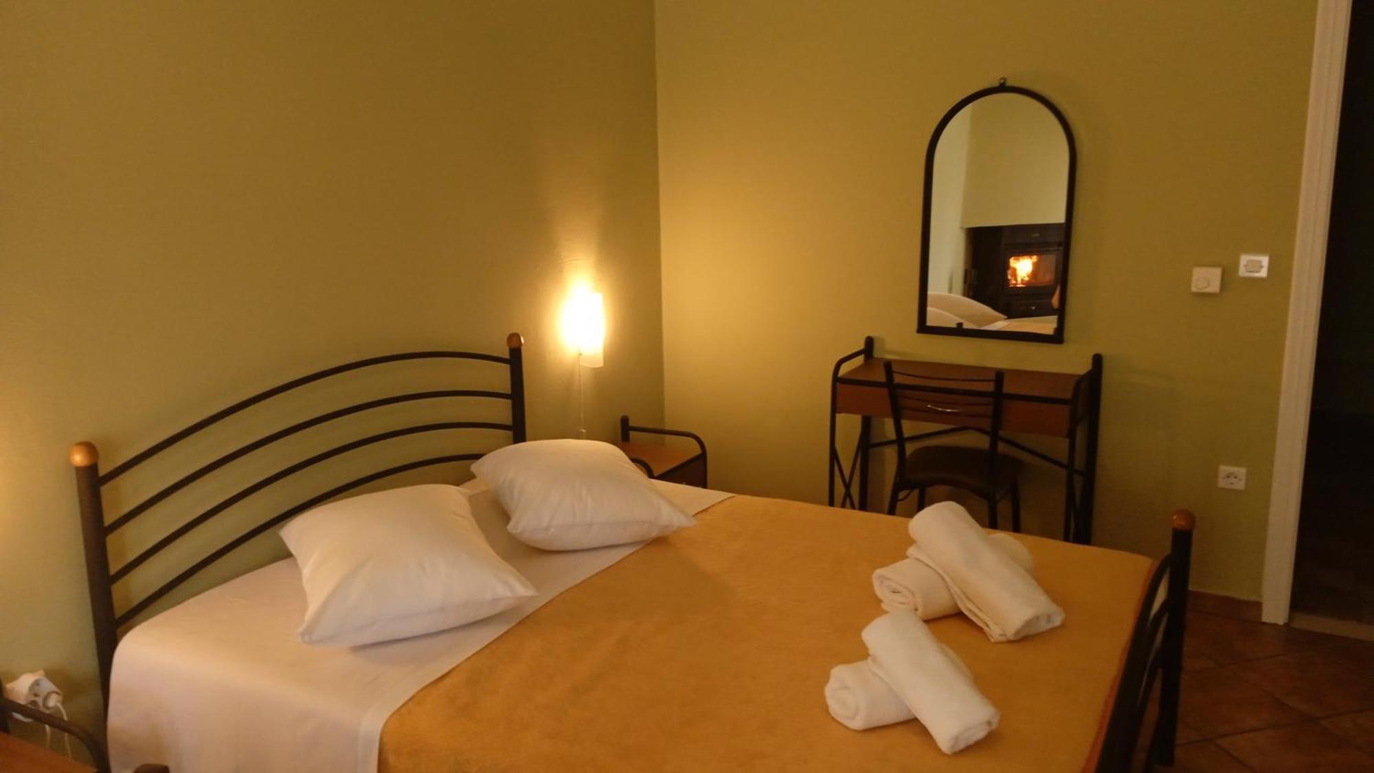 Guesthouse Eleftherios Калаврита Экстерьер фото