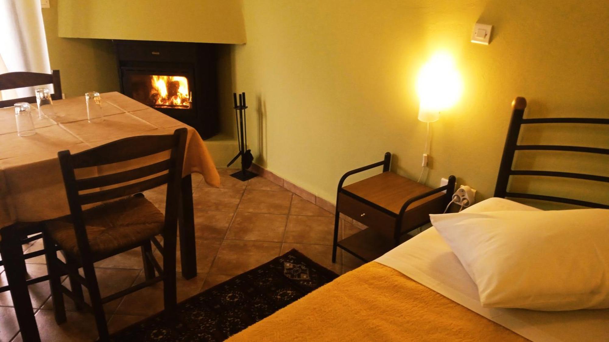Guesthouse Eleftherios Калаврита Экстерьер фото