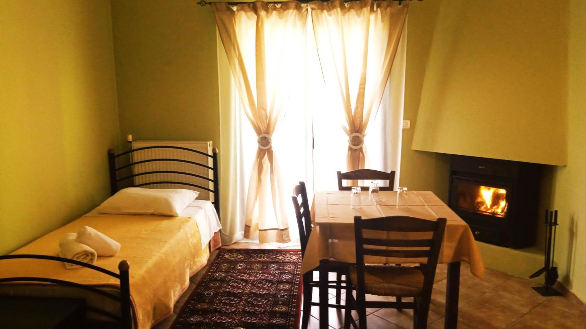 Guesthouse Eleftherios Калаврита Экстерьер фото