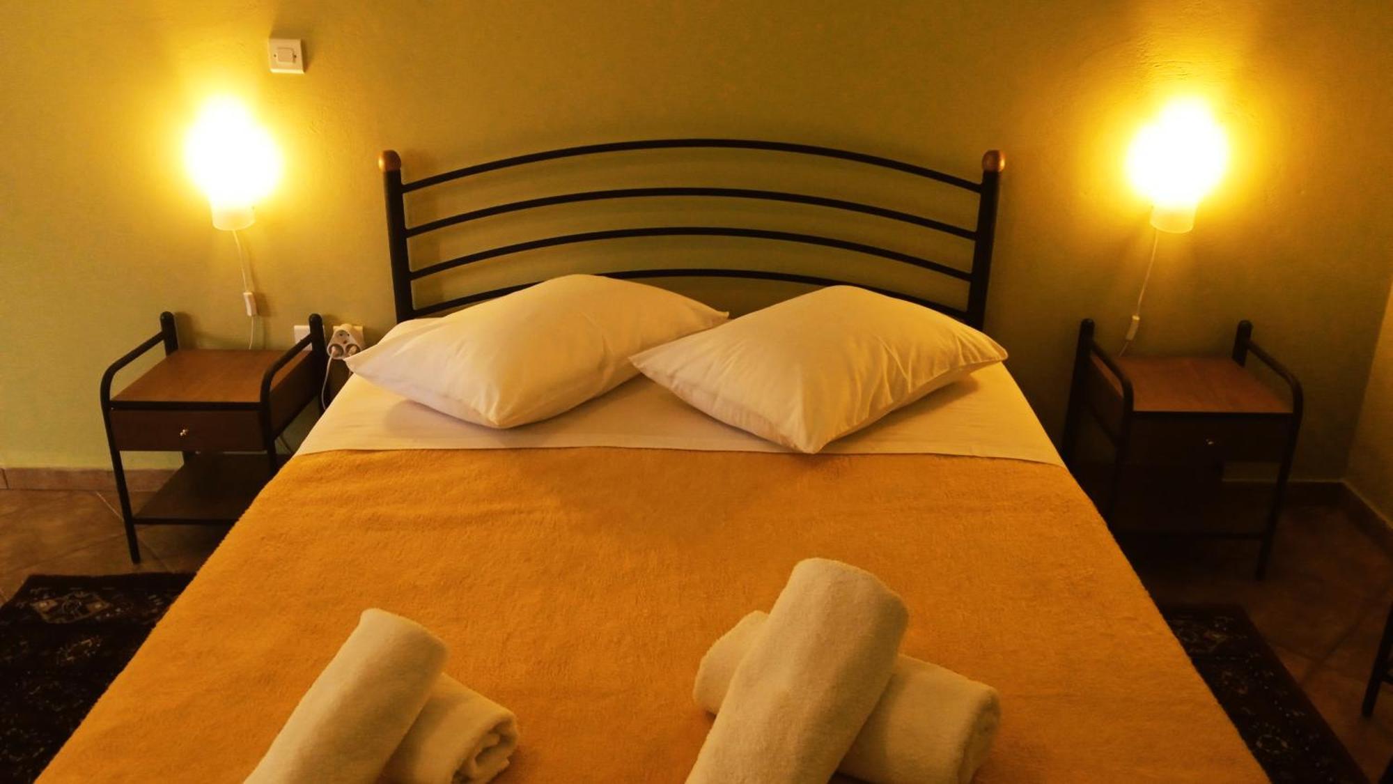 Guesthouse Eleftherios Калаврита Экстерьер фото