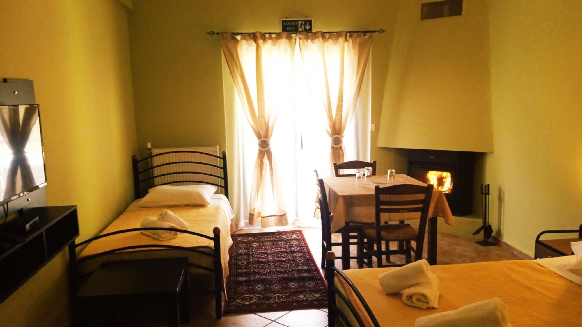 Guesthouse Eleftherios Калаврита Экстерьер фото