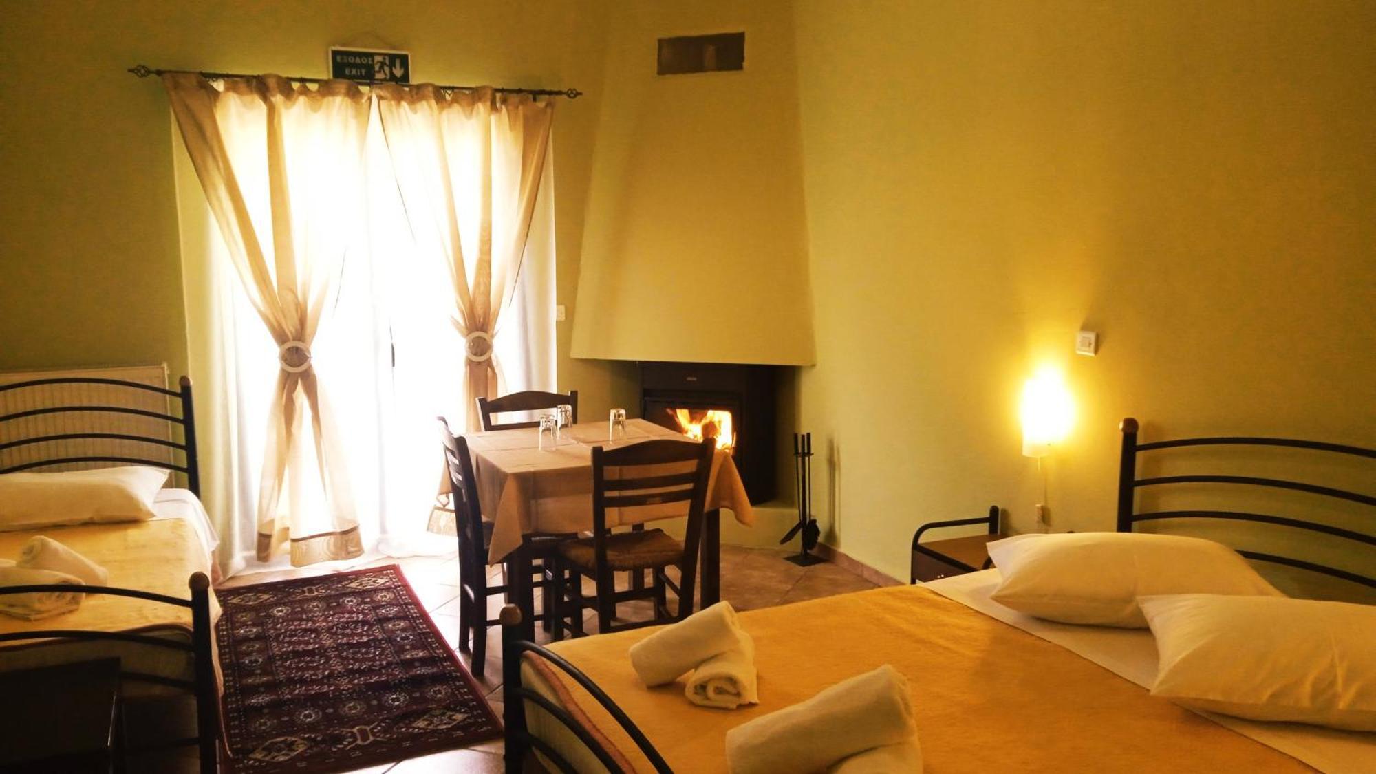 Guesthouse Eleftherios Калаврита Экстерьер фото