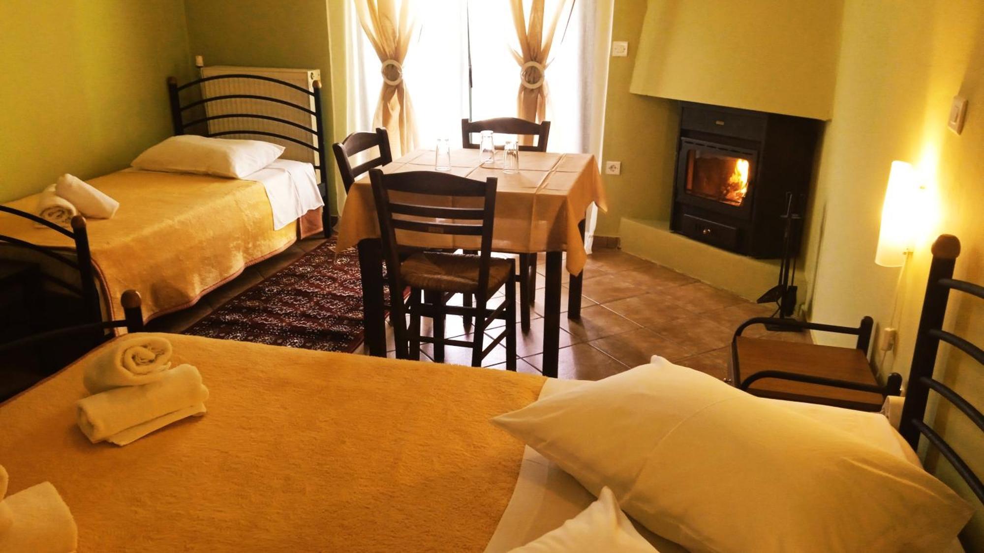 Guesthouse Eleftherios Калаврита Экстерьер фото