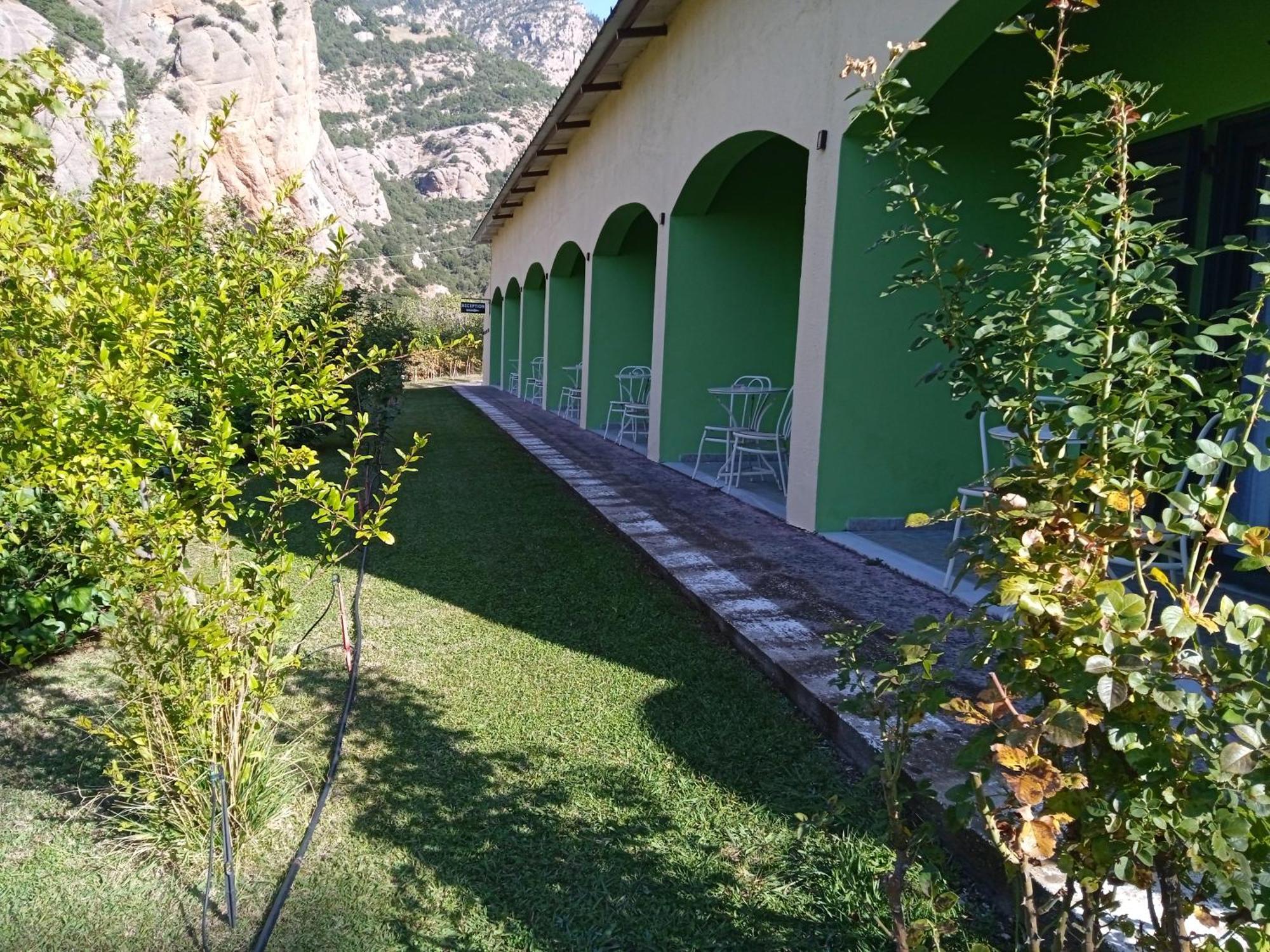 Guesthouse Eleftherios Калаврита Экстерьер фото