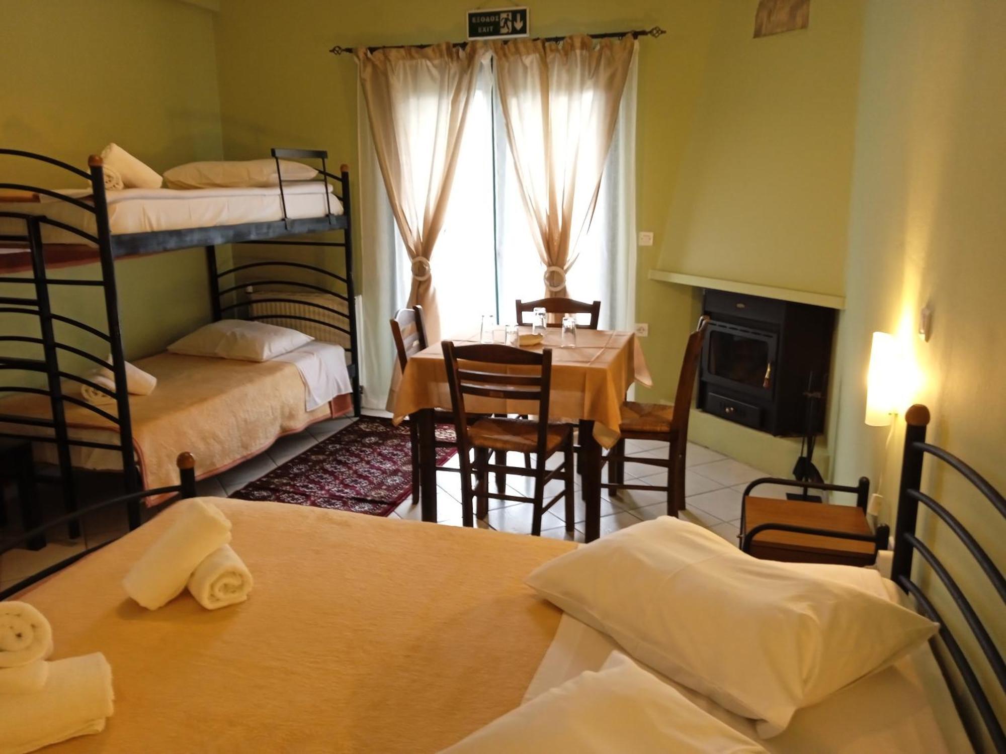 Guesthouse Eleftherios Калаврита Экстерьер фото