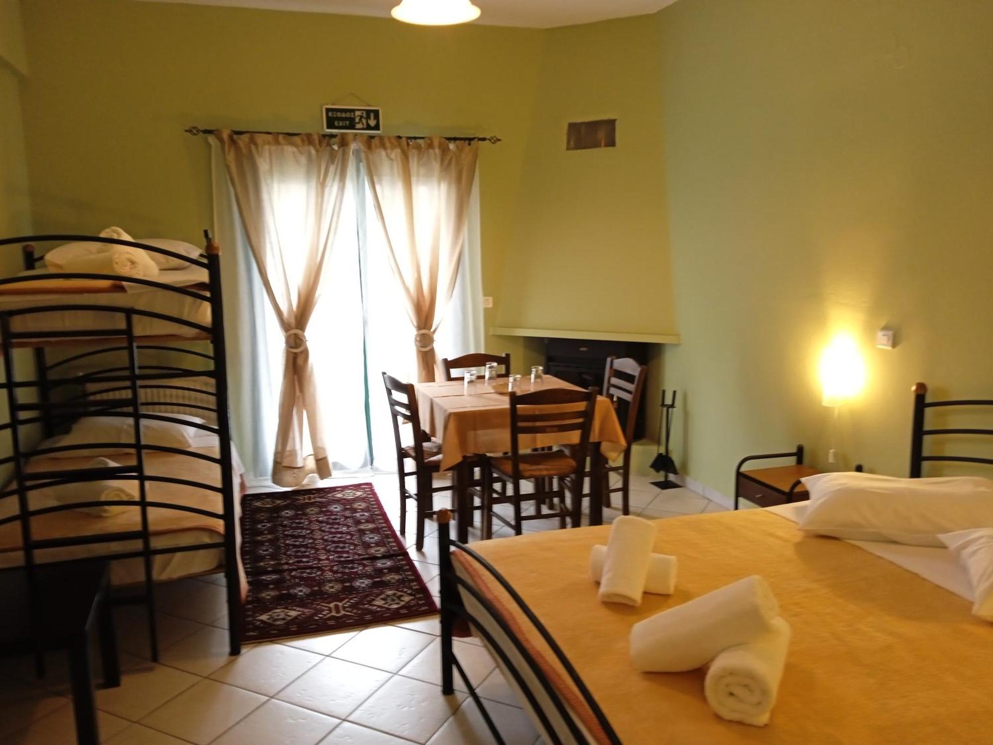 Guesthouse Eleftherios Калаврита Экстерьер фото