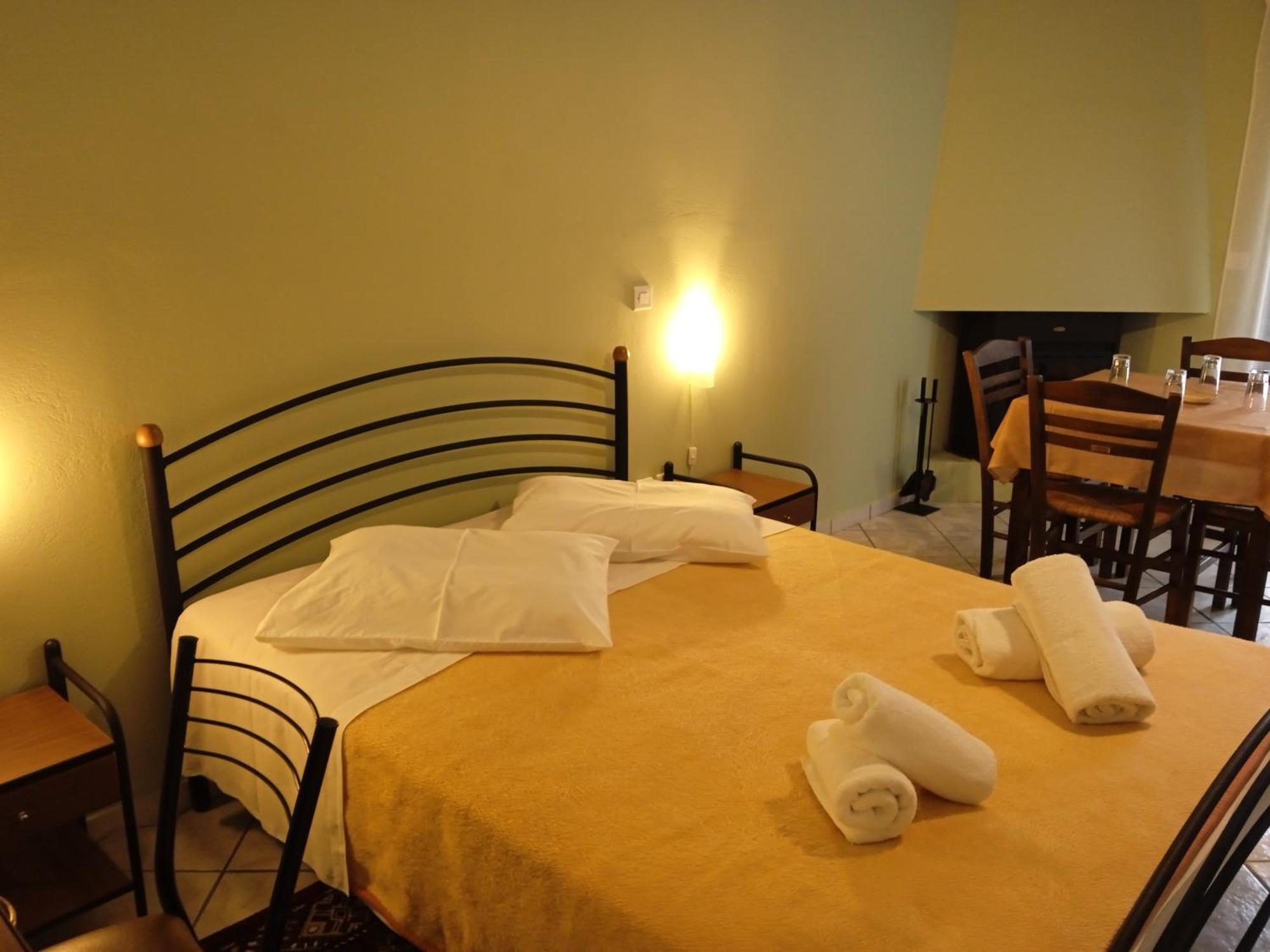 Guesthouse Eleftherios Калаврита Экстерьер фото