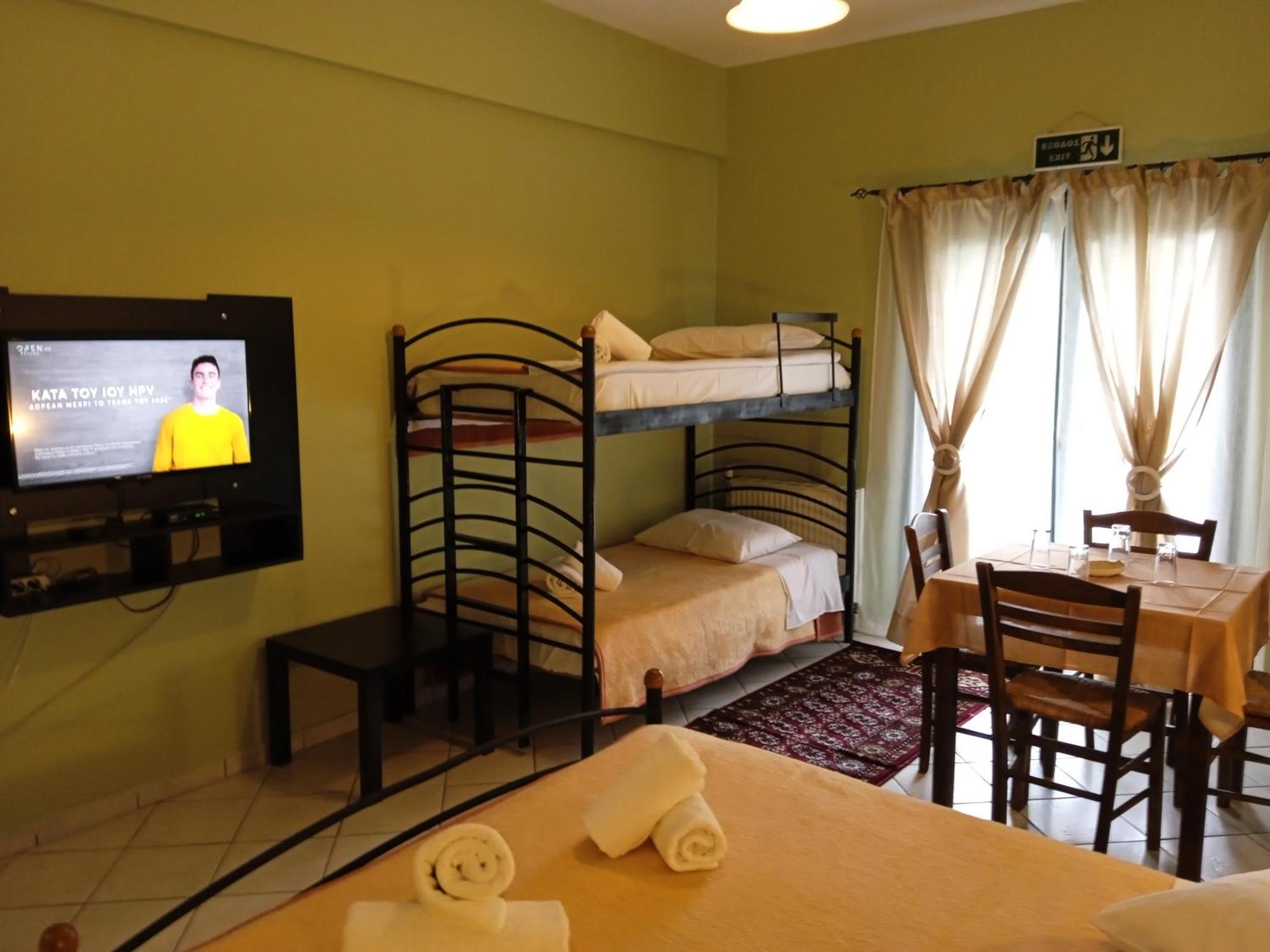 Guesthouse Eleftherios Калаврита Экстерьер фото
