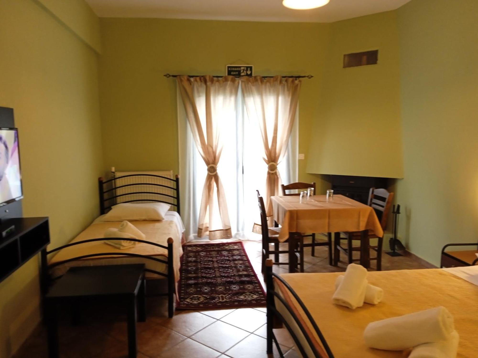 Guesthouse Eleftherios Калаврита Экстерьер фото