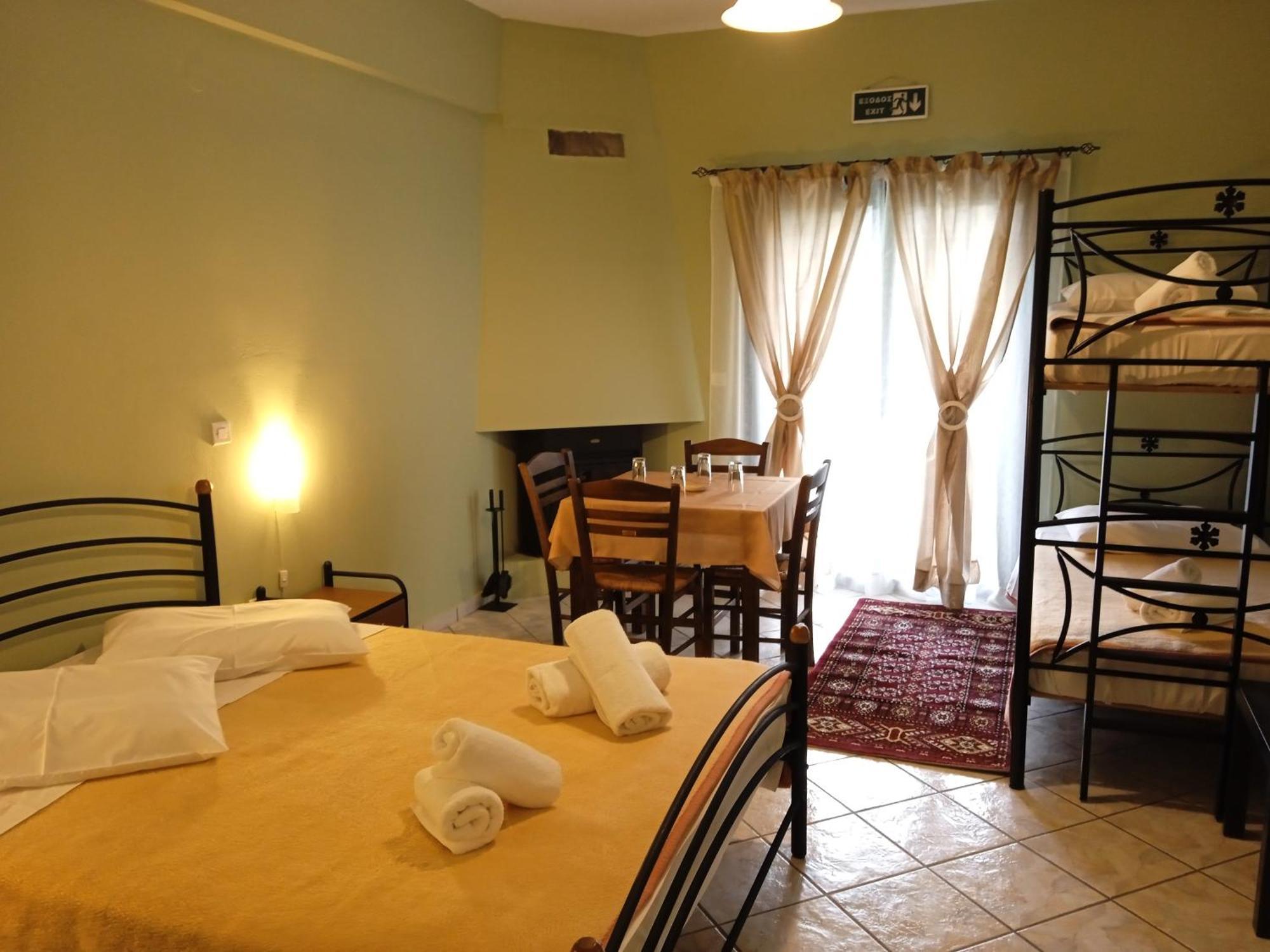 Guesthouse Eleftherios Калаврита Экстерьер фото