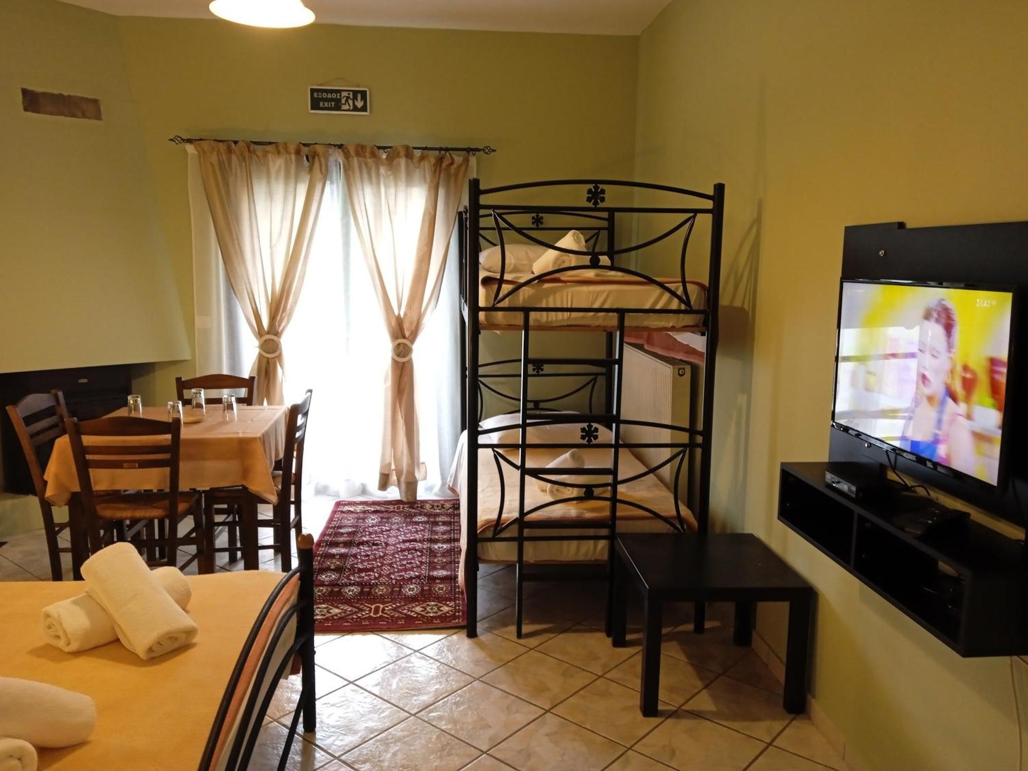 Guesthouse Eleftherios Калаврита Экстерьер фото