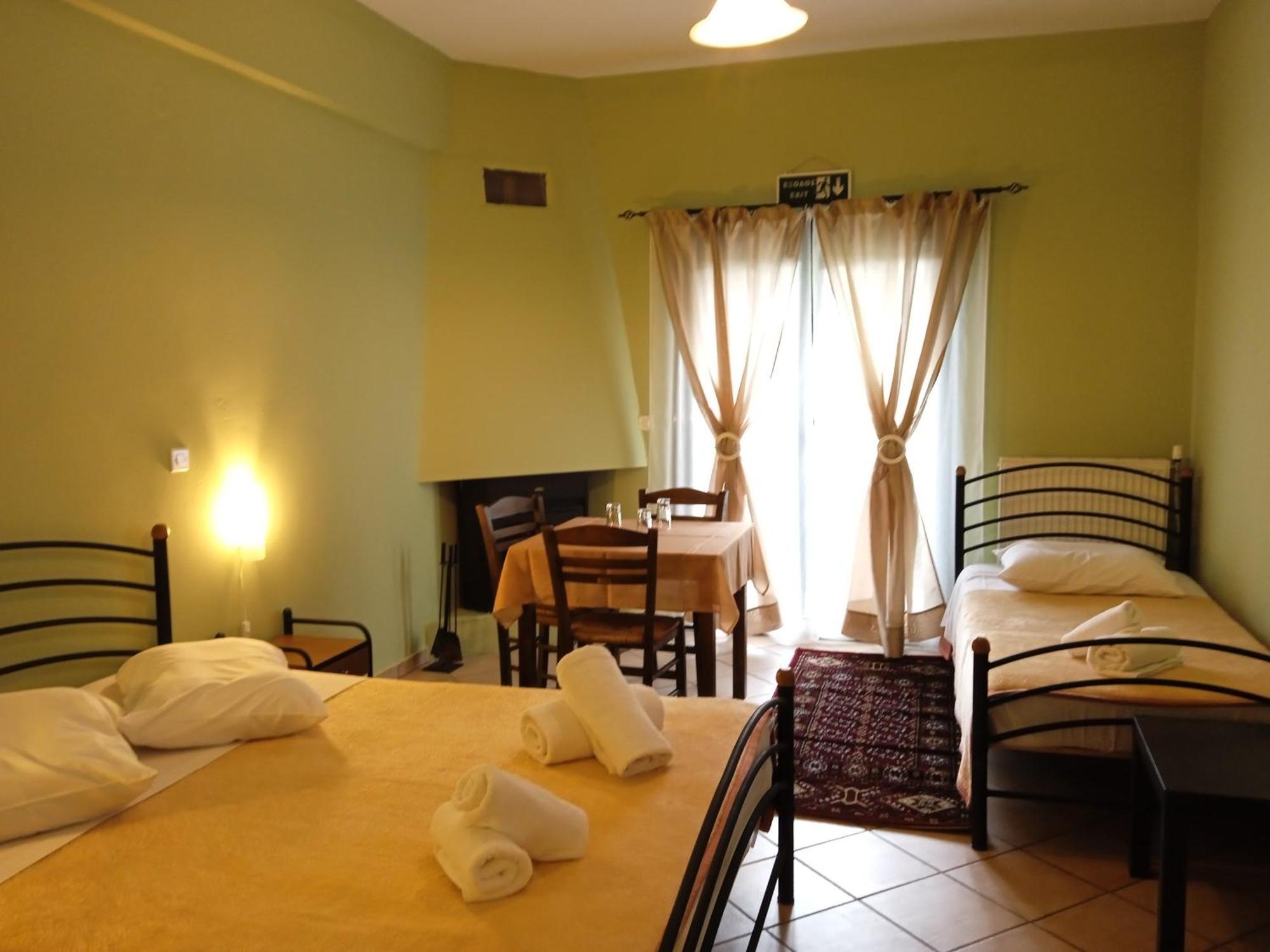 Guesthouse Eleftherios Калаврита Экстерьер фото