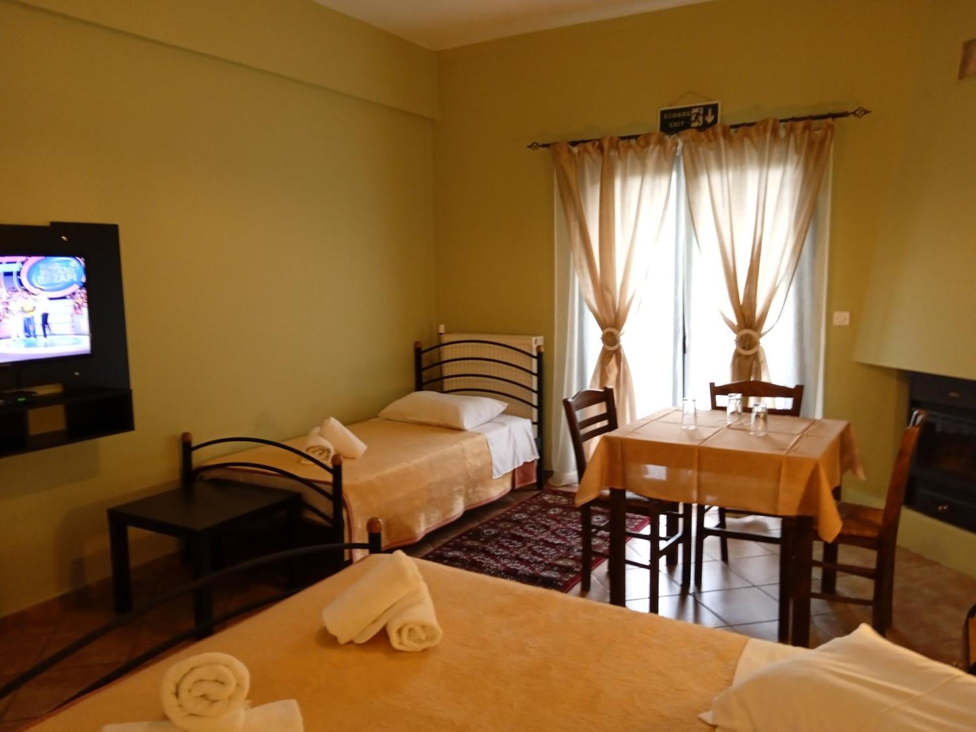 Guesthouse Eleftherios Калаврита Экстерьер фото