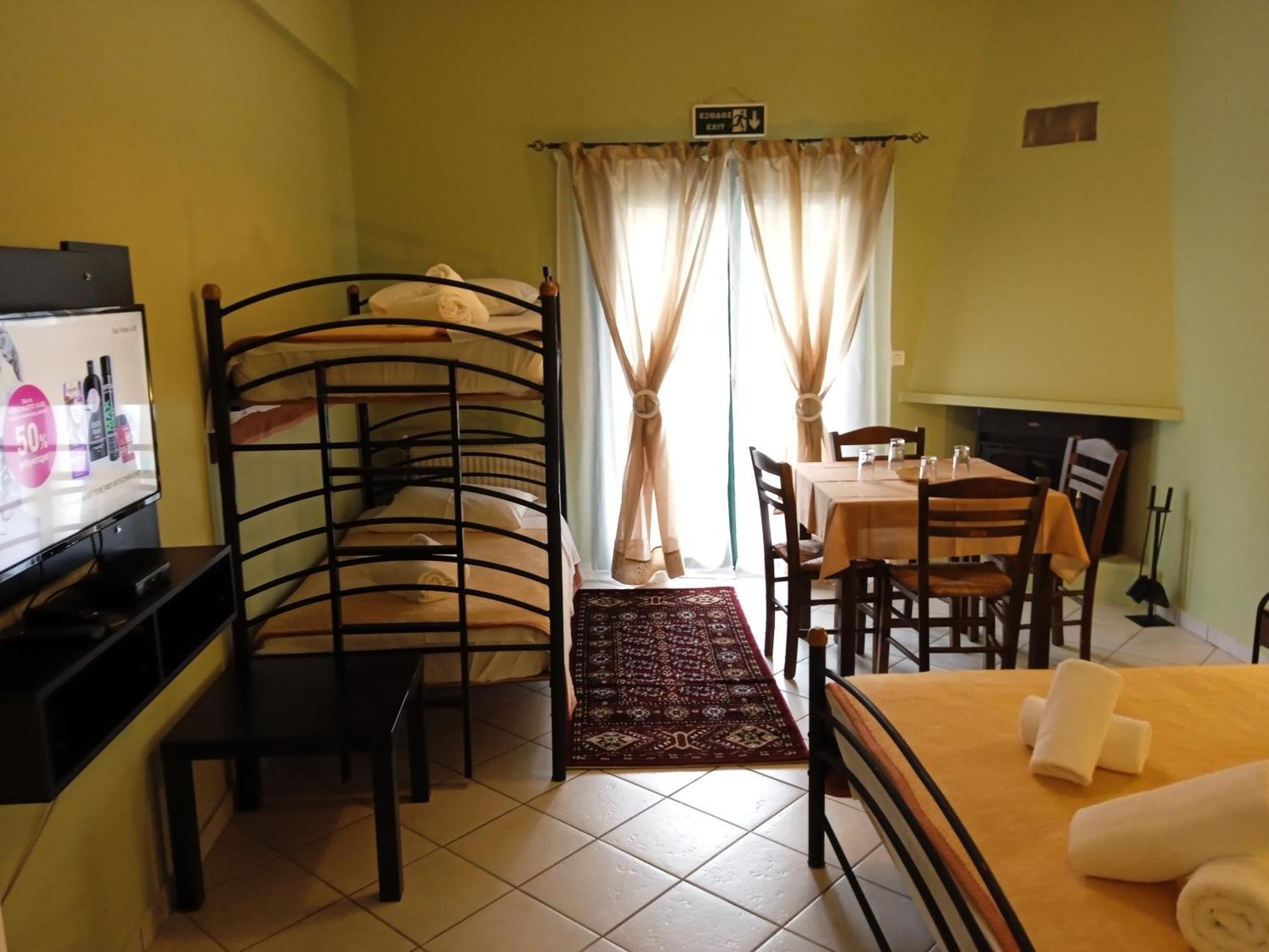 Guesthouse Eleftherios Калаврита Экстерьер фото