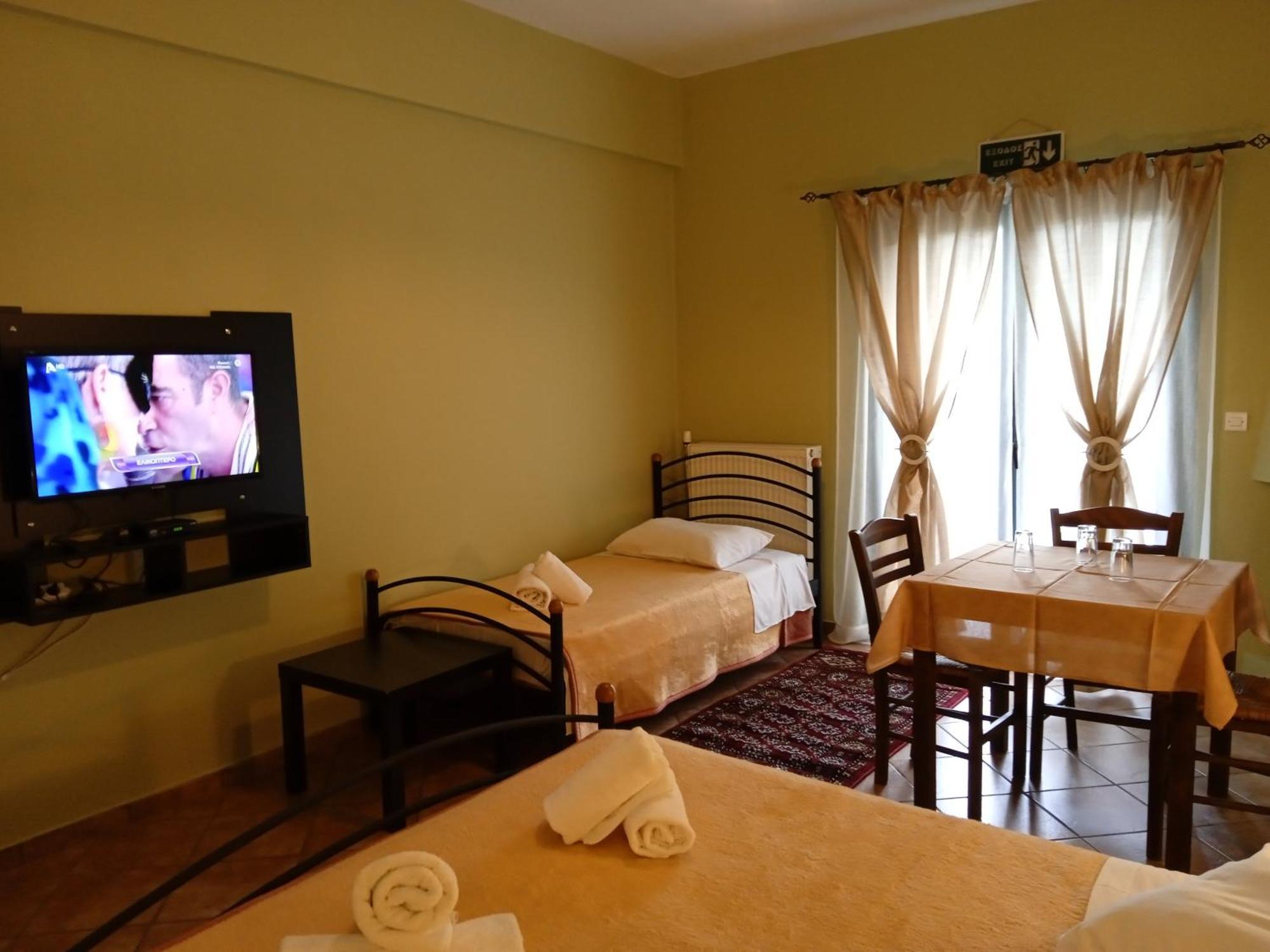 Guesthouse Eleftherios Калаврита Экстерьер фото