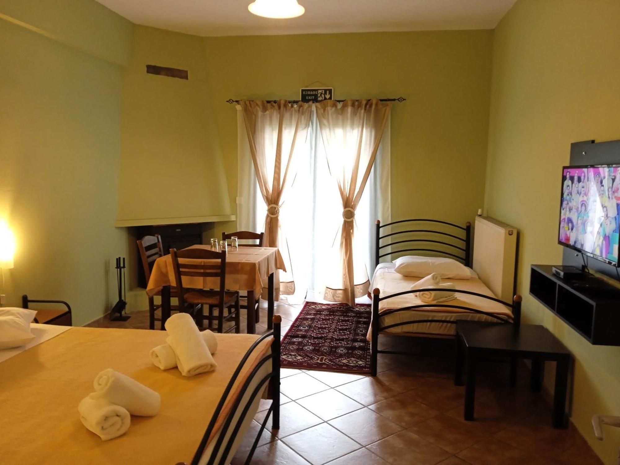 Guesthouse Eleftherios Калаврита Экстерьер фото