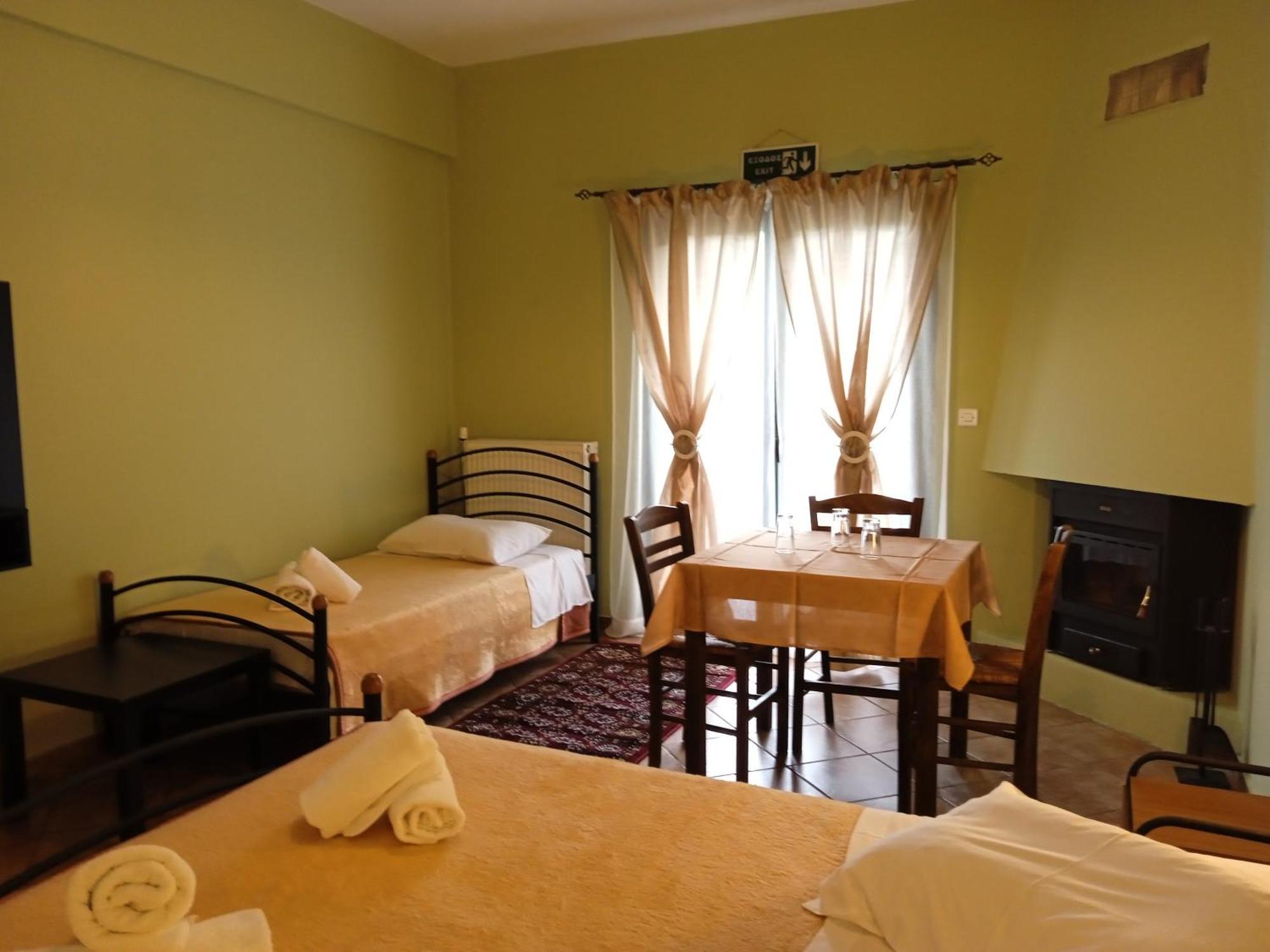 Guesthouse Eleftherios Калаврита Экстерьер фото