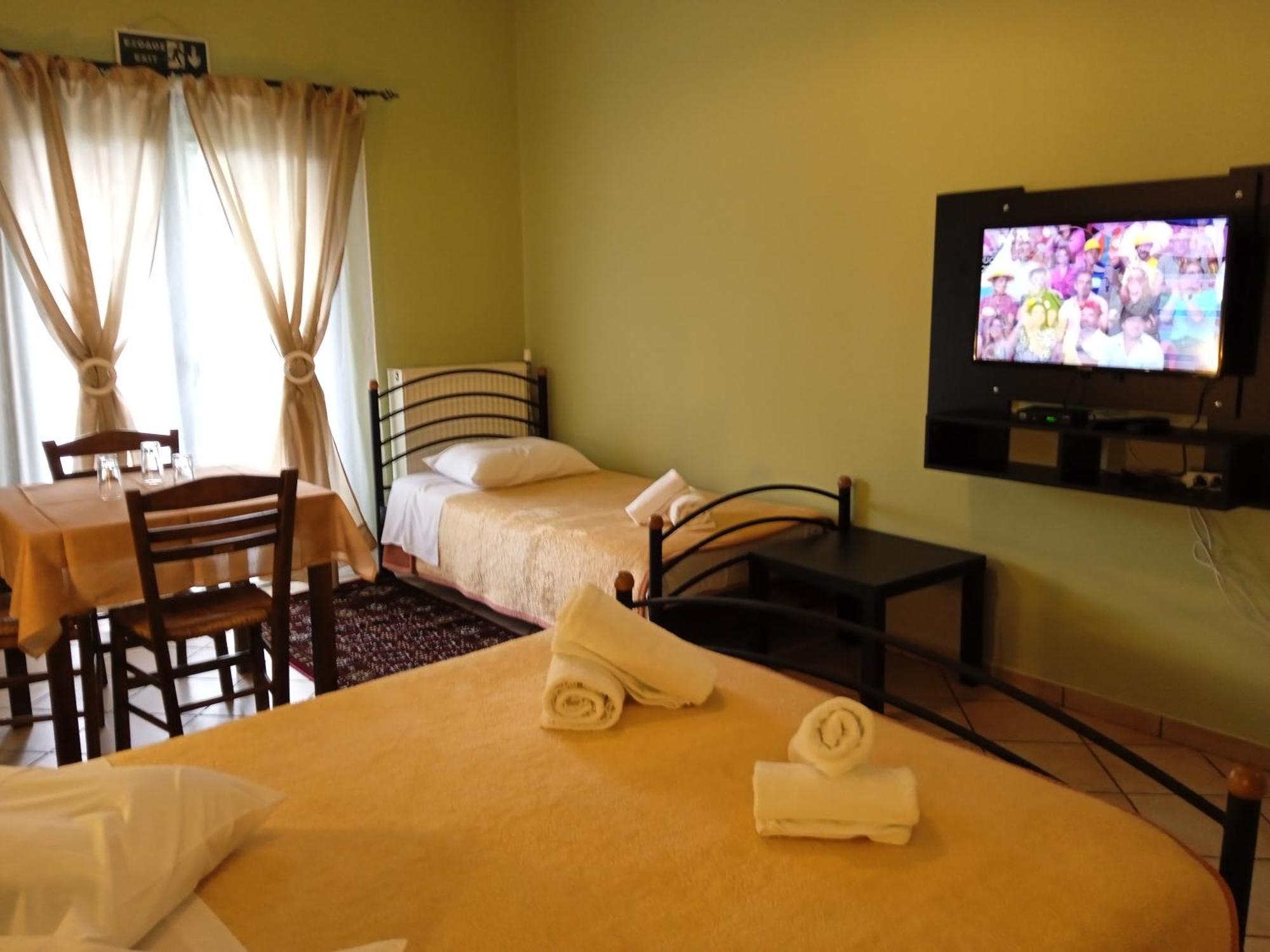 Guesthouse Eleftherios Калаврита Экстерьер фото