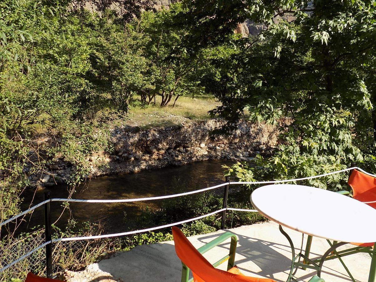 Guesthouse Eleftherios Калаврита Экстерьер фото